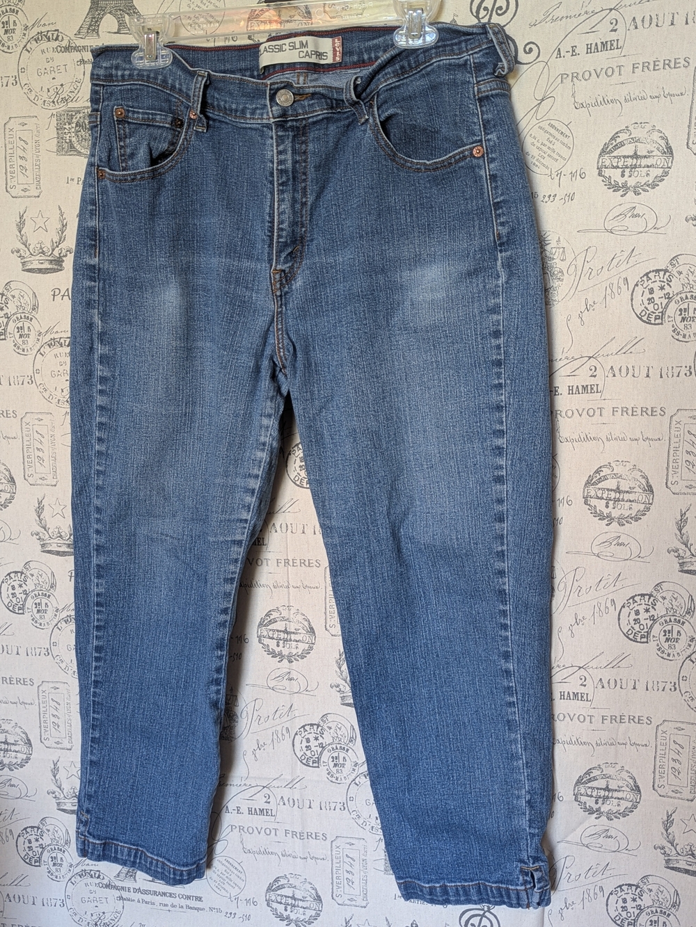 Levi's Classic Slim Capri Jeans in Blue Denim - Size 16/XL